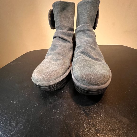 FLY London size 38  US 8 gray suede boot ruched look - Picture 6 of 14